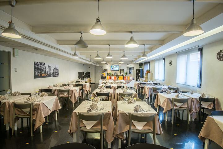 Dining 53 of 77