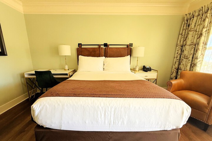Room 8 of 61