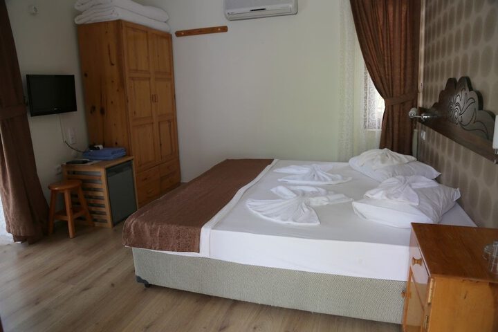 Room 2 of 39