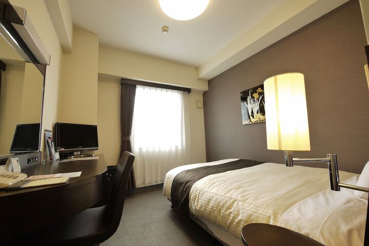 Room 4 of 27