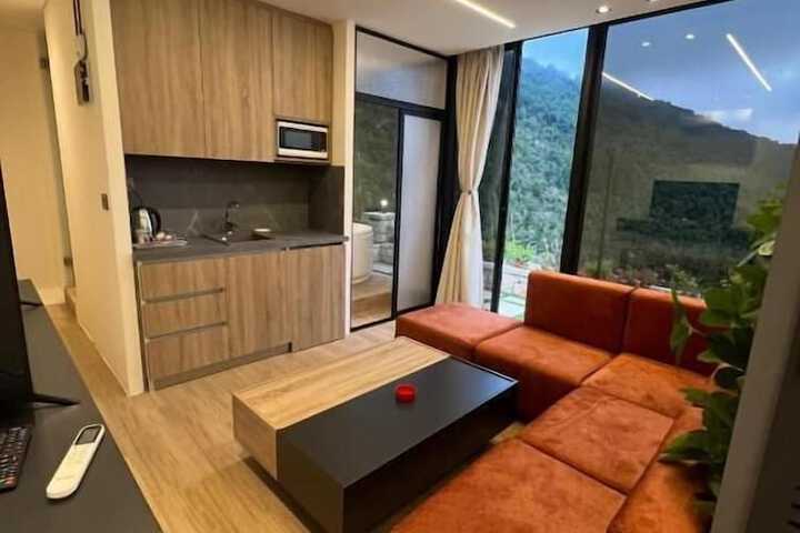 Room 2 of 6