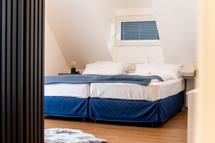 Room 2 of 37