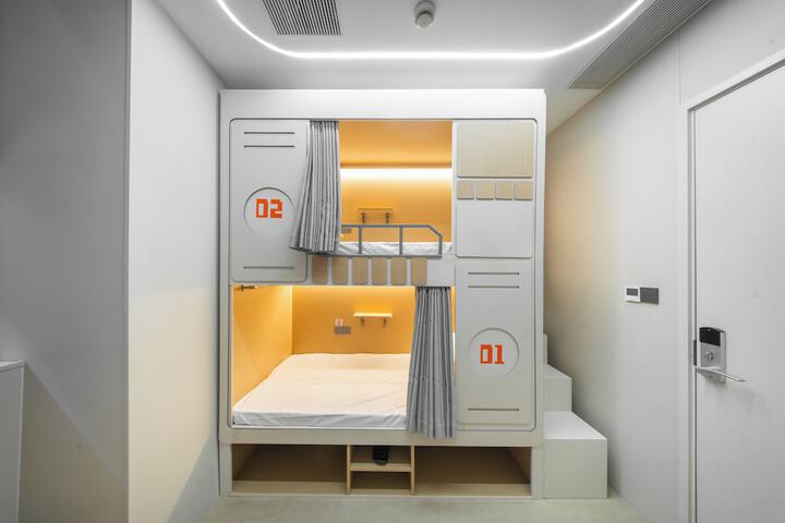 Room 17 of 61