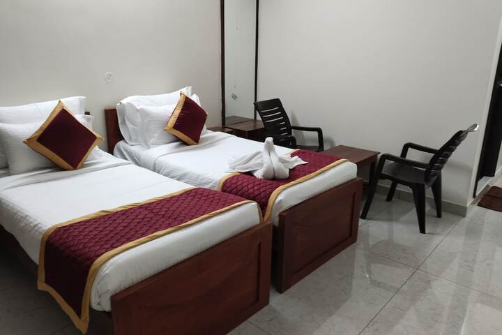 Room 5 of 12