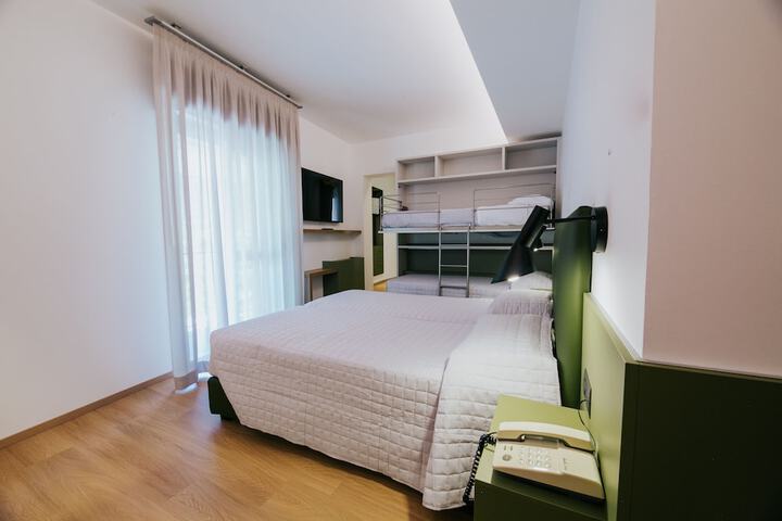Room 10 of 48