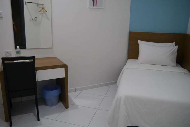 Room 11 of 30