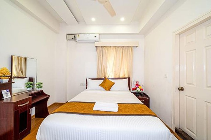 Room 17 of 37