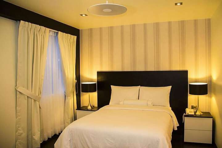 Room 12 of 27