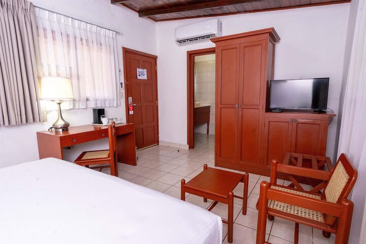 Room 6 of 68