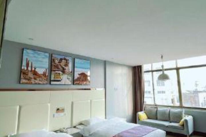 Room 7 of 9