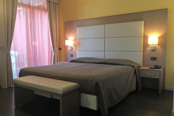 Room 25 of 69