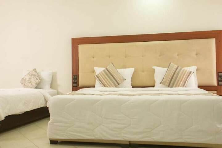 Room 6 of 10