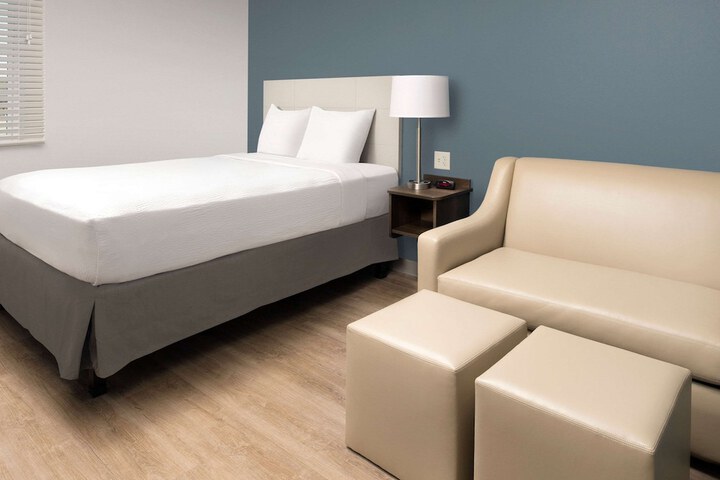 1 Queen Bed (7 of 16)