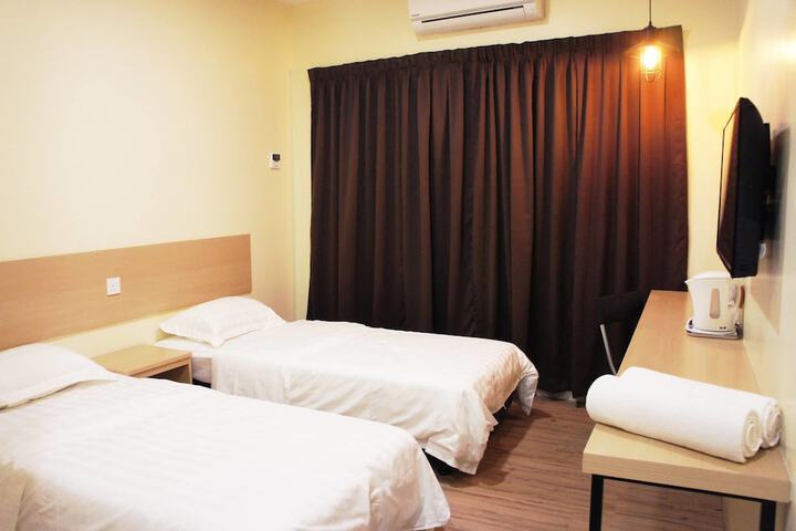 Room 6 of 24