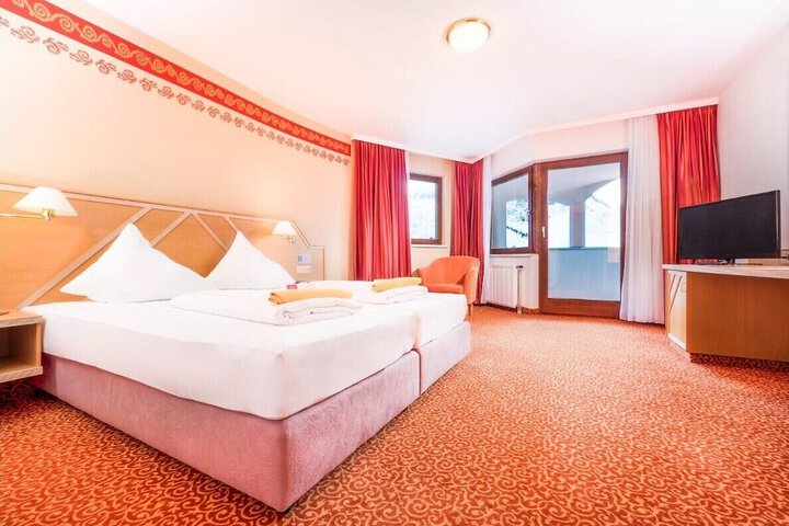 Room 9 of 38