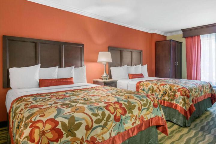 2 Queen Beds (1 of 2)