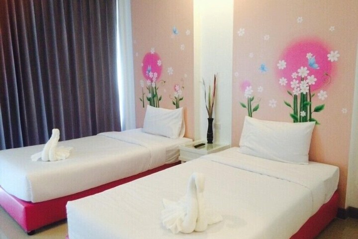 Room 33 of 69