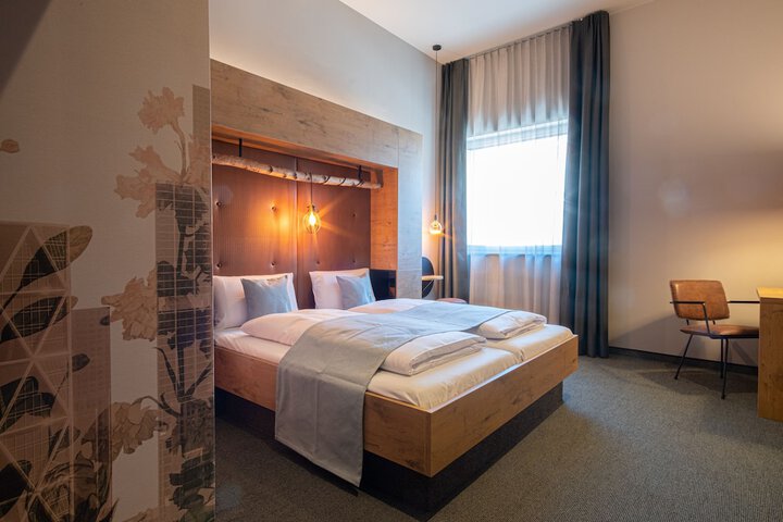 Room 4 of 28
