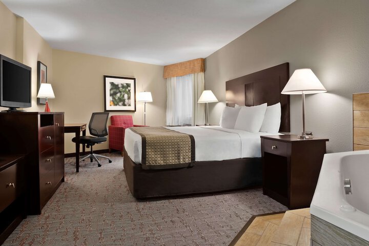 1 King Bed (6 of 19)