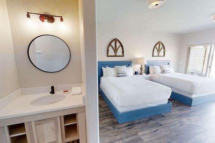 Room 4 of 33