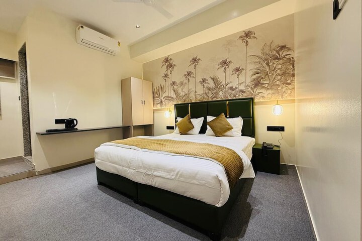 Room 17 of 27