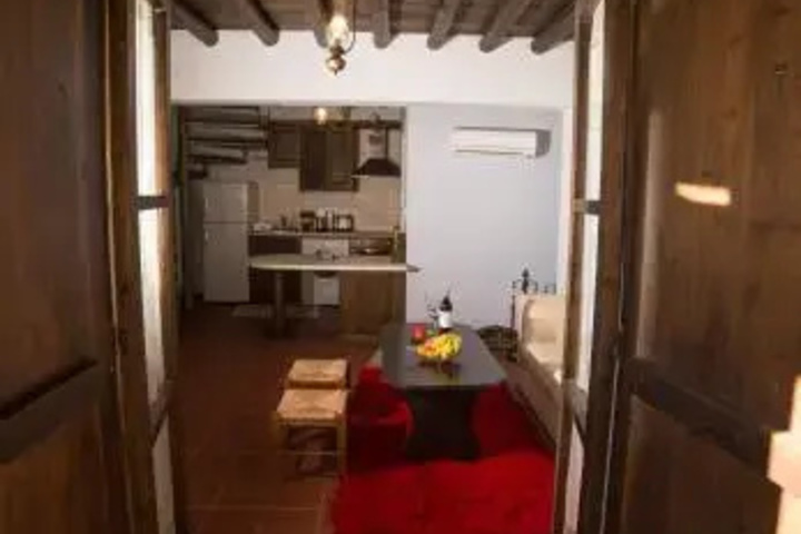 Room 4 of 10