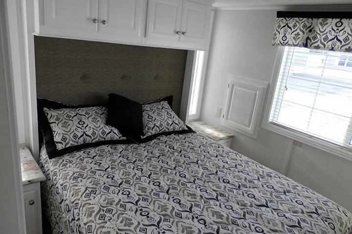 Room 73 of 338