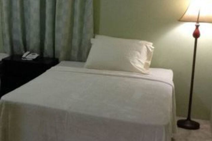 Room 7 of 13