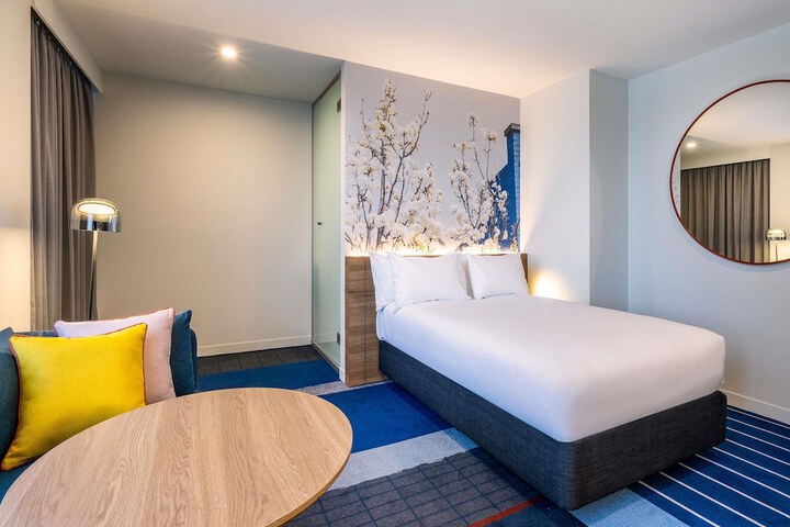 Room 72 of 158