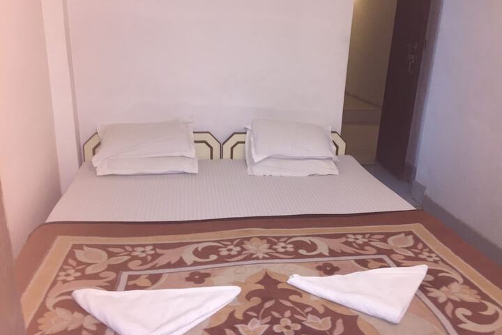 Room 12 of 83