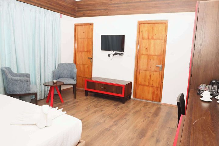 Room 6 of 33