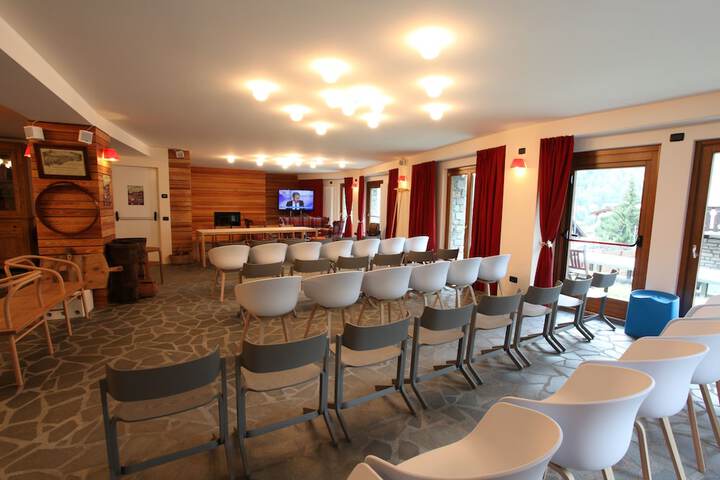 Business Center 44 of 48