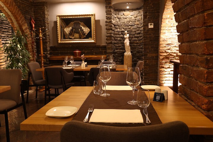 Dining 50 of 60