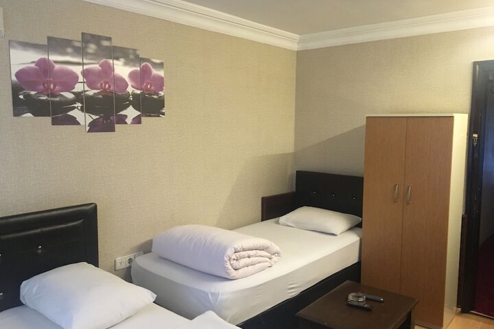 Room 5 of 32