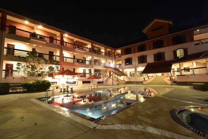 Hotel Pool