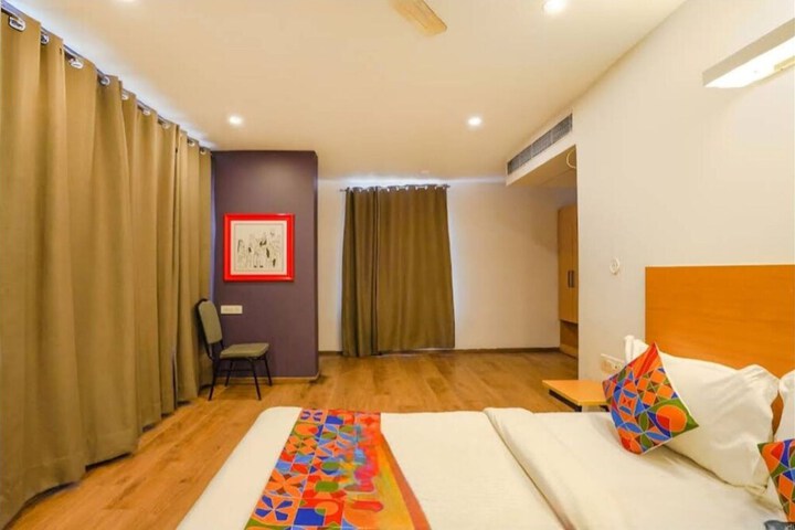 Room 4 of 16