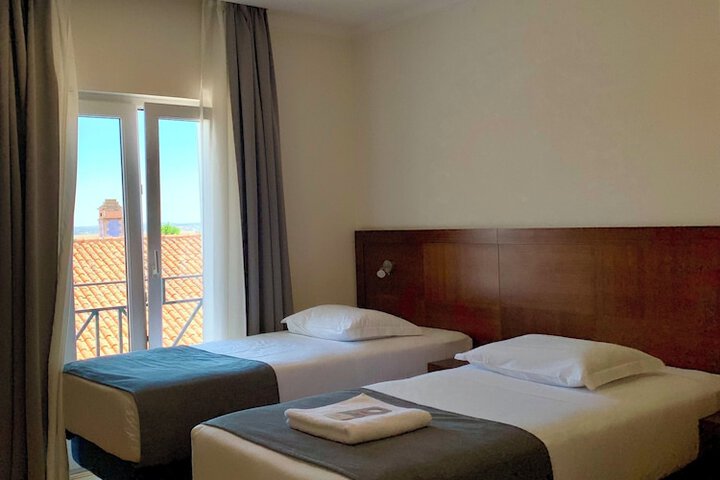 Room 6 of 16