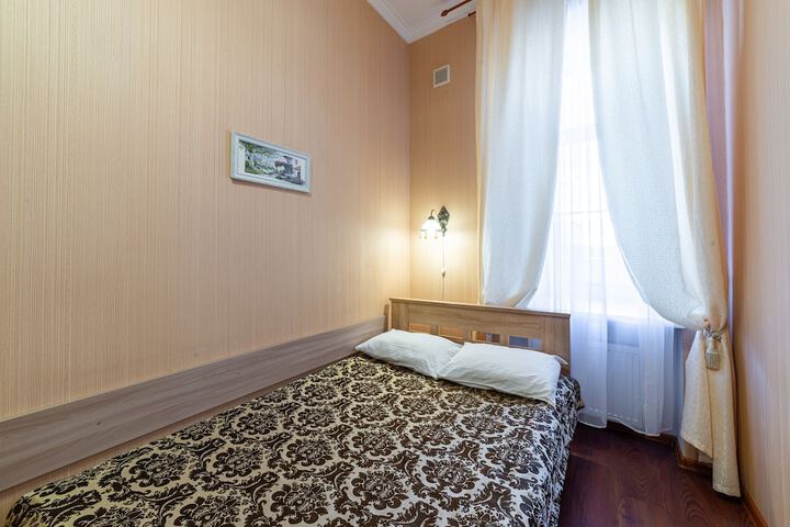 Room 52 of 176