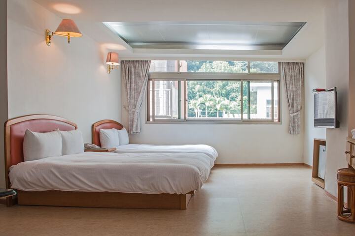 Room 6 of 16