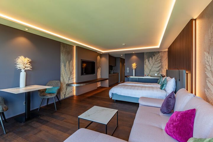 Room 18 of 76