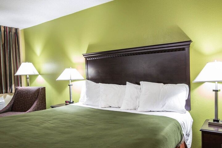 1 King Bed (1 of 8)