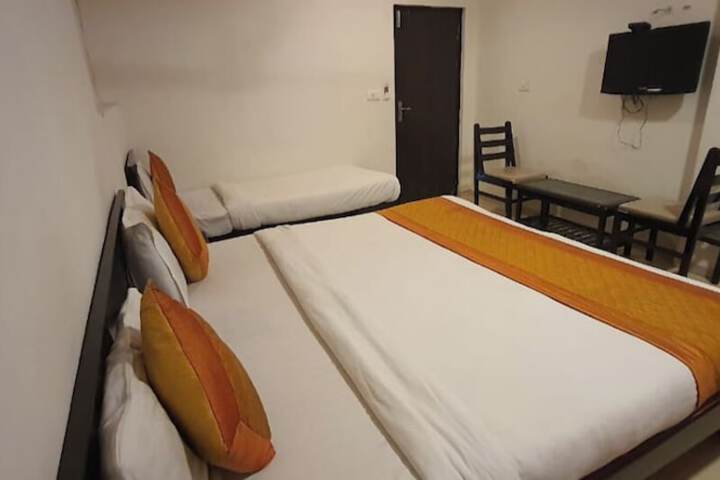 Room 9 of 33