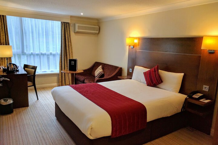 Room 4 of 38