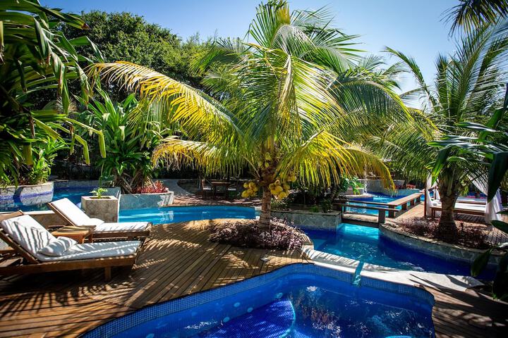 Pool 44 of 102