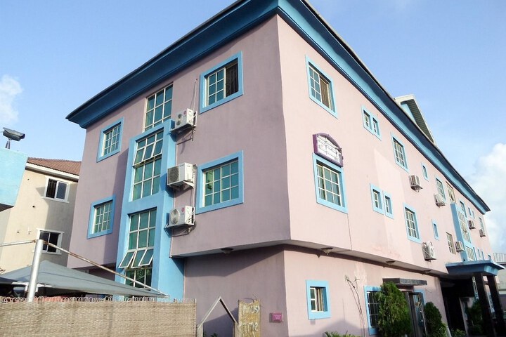 Golden Bird Hotel & Suites in Lekki