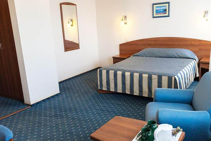 Room 9 of 154