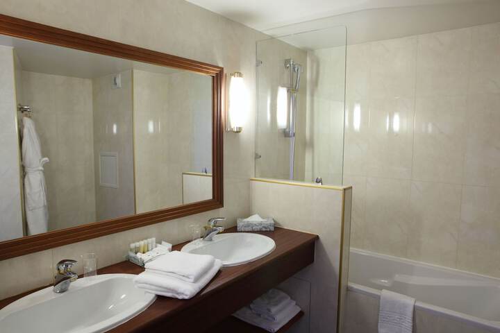 Room 21 of 38