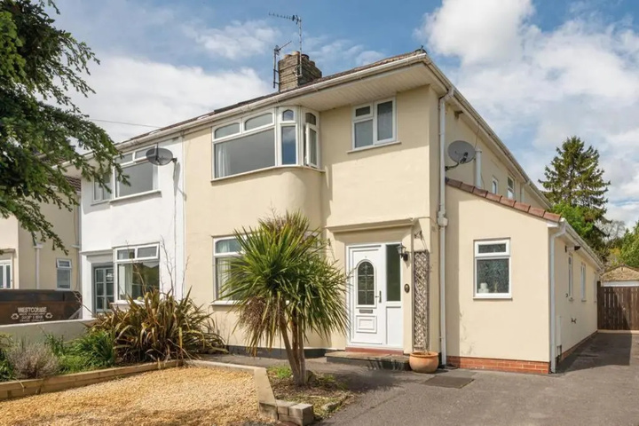Photo of Spacious 3 Bed Home With Parking for Two Cars