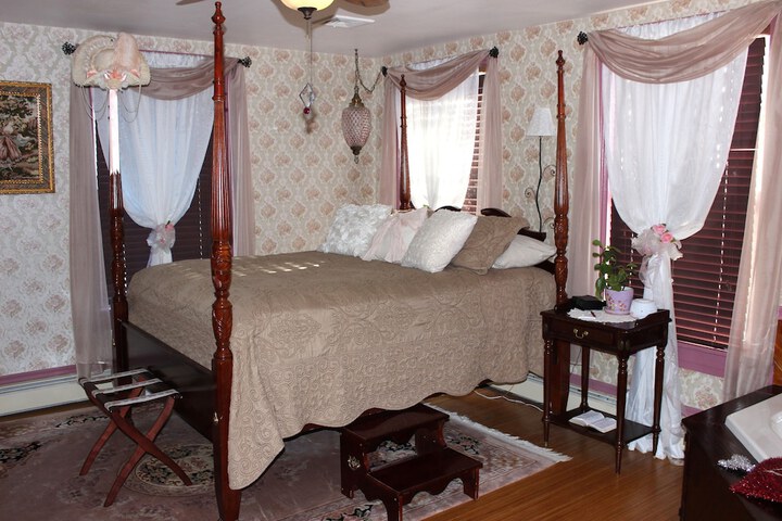 Room 9 of 69