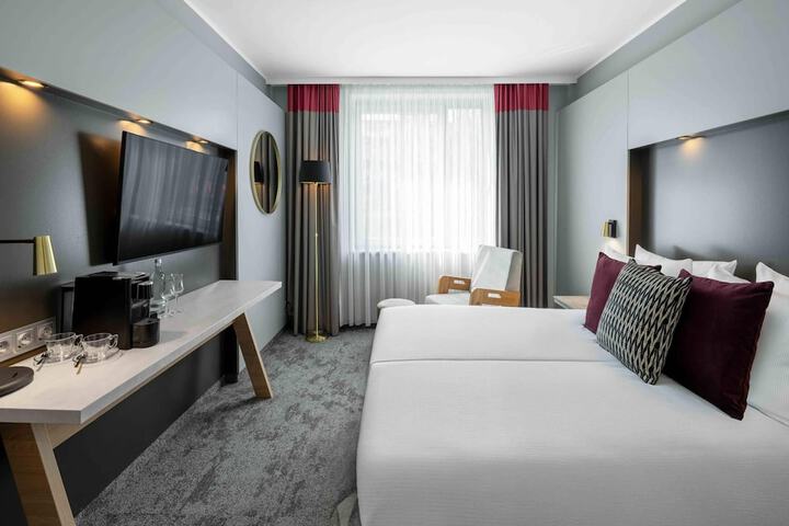 Room 37 of 121